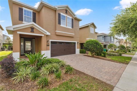 House in Kissimmee, Florida 8 bedrooms, 316.98 sq.m. № 2102822