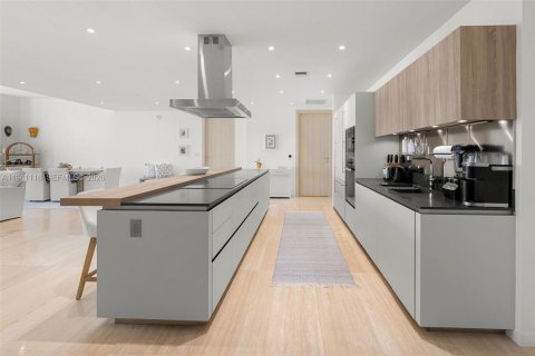 Copropriété à vendre à Miami, Floride: 2 chambres, 192.87 m2 № 1998530 - photo 21