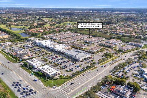 Townhouse in Pembroke Pines, Florida 3 bedrooms, 175.4 sq.m. № 1984972 - photo 30