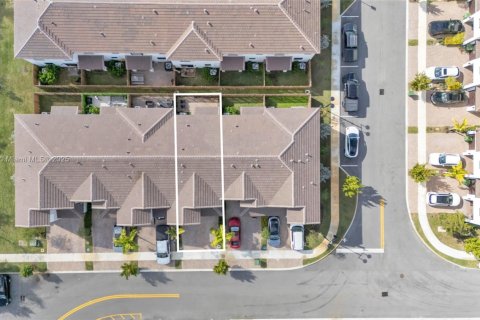 Townhouse in Pembroke Pines, Florida 3 bedrooms, 175.4 sq.m. № 1984972 - photo 29