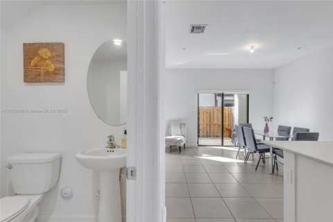 Townhouse in Pembroke Pines, Florida 3 bedrooms, 175.4 sq.m. № 1984972 - photo 20