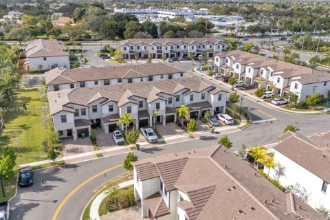 Townhouse in Pembroke Pines, Florida 3 bedrooms, 175.4 sq.m. № 1984972 - photo 28