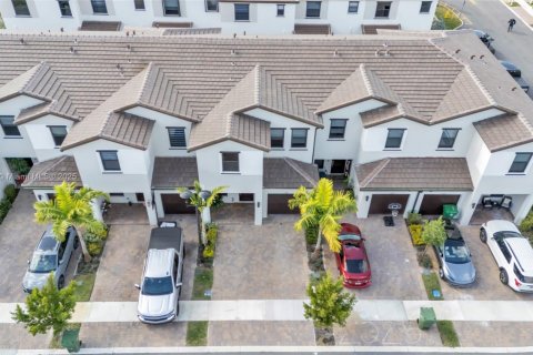 Townhouse in Pembroke Pines, Florida 3 bedrooms, 175.4 sq.m. № 1984972 - photo 27