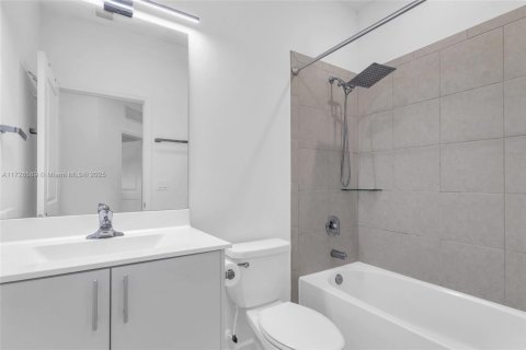 Townhouse in Pembroke Pines, Florida 3 bedrooms, 175.4 sq.m. № 1984972 - photo 19