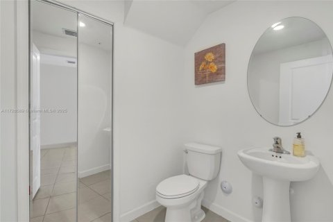 Townhouse in Pembroke Pines, Florida 3 bedrooms, 175.4 sq.m. № 1984972 - photo 21