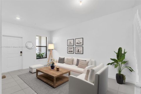 Townhouse in Pembroke Pines, Florida 3 bedrooms, 175.4 sq.m. № 1984972 - photo 4