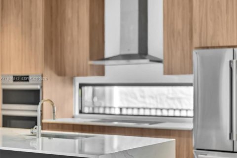 Casa en venta en Miami, Florida, 5 dormitorios, 345.88 m2 № 1974331 - foto 10