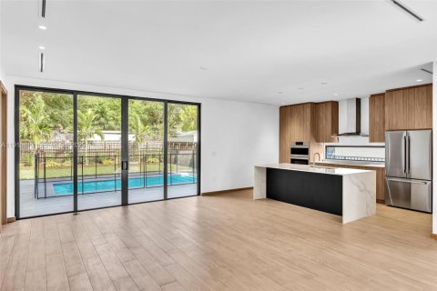 Casa en venta en Miami, Florida, 5 dormitorios, 345.88 m2 № 1974331 - foto 11