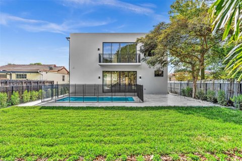 Casa en venta en Miami, Florida, 5 dormitorios, 345.88 m2 № 1974331 - foto 29