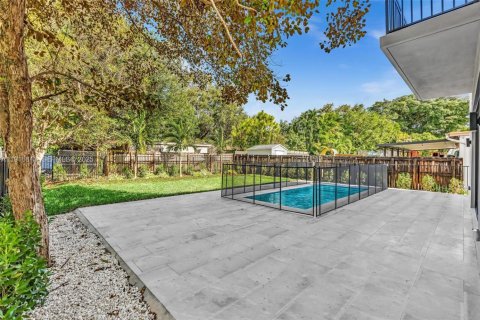 Casa en venta en Miami, Florida, 5 dormitorios, 345.88 m2 № 1974331 - foto 27