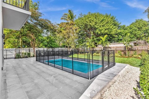 Casa en venta en Miami, Florida, 5 dormitorios, 345.88 m2 № 1974331 - foto 30