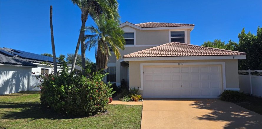 Villa ou maison à Boynton Beach, Floride 4 chambres, 221.29 m2 № 2187373
