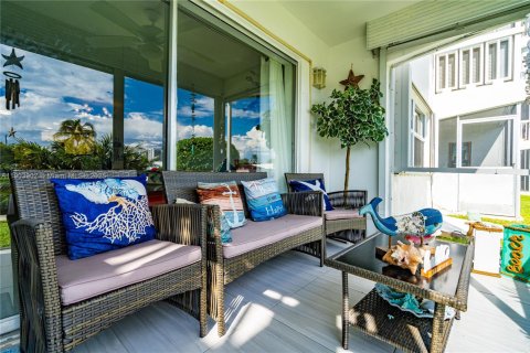 Condominio en venta en Hallandale Beach, Florida, 2 dormitorios, 97.55 m2 № 1954809 - foto 11