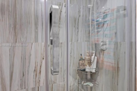 Condominio en venta en Hallandale Beach, Florida, 2 dormitorios, 97.55 m2 № 1954809 - foto 24