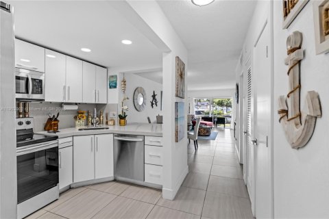 Condominio en venta en Hallandale Beach, Florida, 2 dormitorios, 97.55 m2 № 1954809 - foto 13