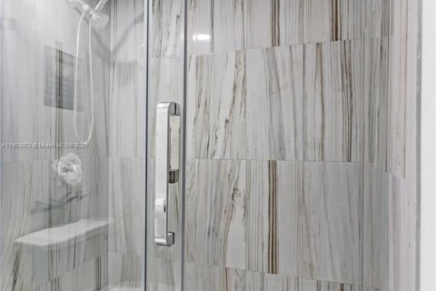 Condominio en venta en Hallandale Beach, Florida, 2 dormitorios, 97.55 m2 № 1954809 - foto 28