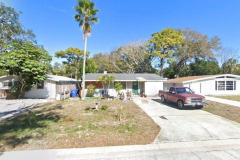 House in Saint Petersburg, Florida 3 bedrooms, 95.5 sq.m. № 2210296