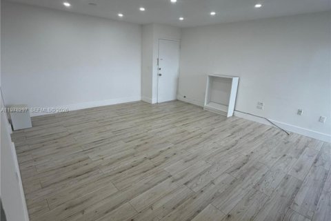 Снять в аренду кондоминиум в Майами, Флорида 2 спальни, 63.64м2, № 2046266 - фото 3