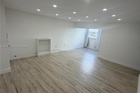 Снять в аренду кондоминиум в Майами, Флорида 2 спальни, 63.64м2, № 2046266 - фото 5