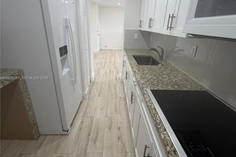 Снять в аренду кондоминиум в Майами, Флорида 2 спальни, 63.64м2, № 2046266 - фото 11