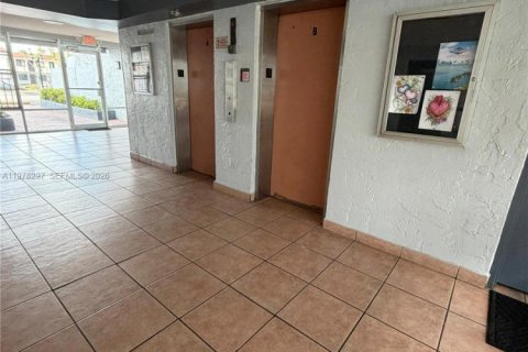 Снять в аренду кондоминиум в Майами, Флорида 2 спальни, 63.64м2, № 2046266 - фото 15