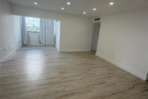 Снять в аренду кондоминиум в Майами, Флорида 2 спальни, 63.64м2, № 2046266 - фото 4