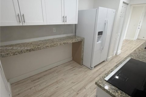 Снять в аренду кондоминиум в Майами, Флорида 2 спальни, 63.64м2, № 2046266 - фото 9