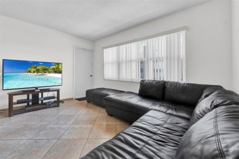 Condominio en venta en Hallandale Beach, Florida, 1 dormitorio, 71.53 m2 № 1875183 - foto 12