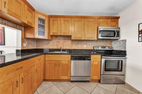 Condominio en venta en Hallandale Beach, Florida, 1 dormitorio, 71.53 m2 № 1875183 - foto 2