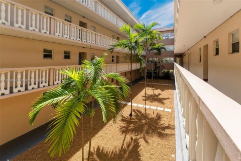 Condominio en venta en Hallandale Beach, Florida, 1 dormitorio, 71.53 m2 № 1875183 - foto 24