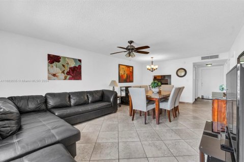 Condominio en venta en Hallandale Beach, Florida, 1 dormitorio, 71.53 m2 № 1875183 - foto 8