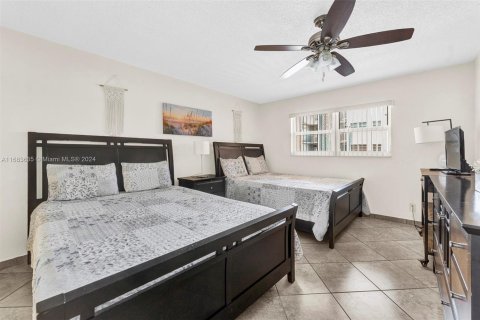 Condominio en venta en Hallandale Beach, Florida, 1 dormitorio, 71.53 m2 № 1875183 - foto 14
