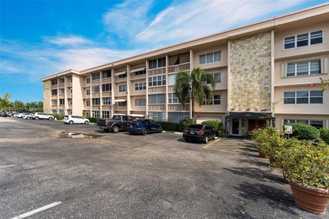 Condominio en venta en Hallandale Beach, Florida, 1 dormitorio, 71.53 m2 № 1875183 - foto 1