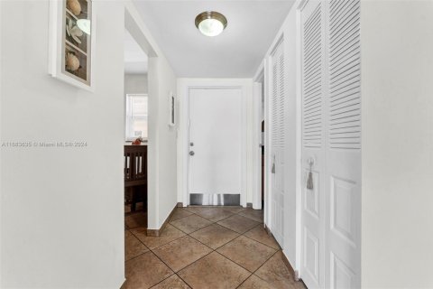 Condominio en venta en Hallandale Beach, Florida, 1 dormitorio, 71.53 m2 № 1875183 - foto 21