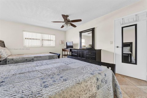 Condominio en venta en Hallandale Beach, Florida, 1 dormitorio, 71.53 m2 № 1875183 - foto 15