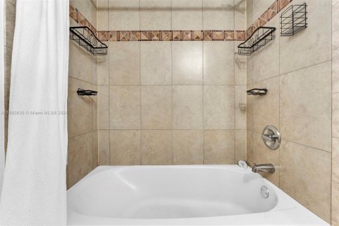 Condominio en venta en Hallandale Beach, Florida, 1 dormitorio, 71.53 m2 № 1875183 - foto 18