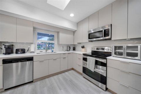 Casa en venta en Fort Lauderdale, Florida, 3 dormitorios, 175.03 m2 № 2076906 - foto 19
