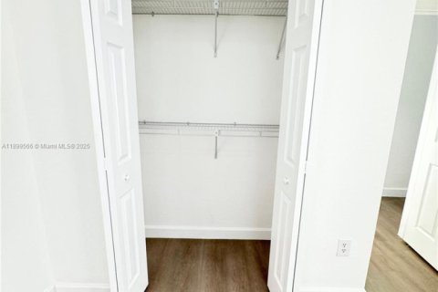 Townhouse in Lauderdale Lakes, Florida 3 bedrooms, 137.31 sq.m. № 1950868 - photo 24