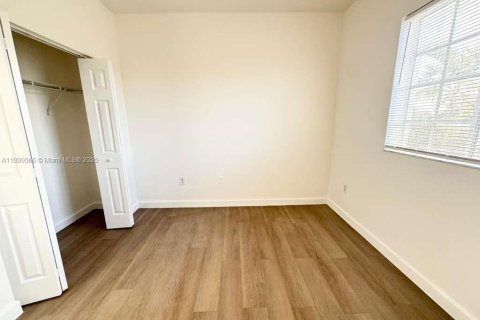 Townhouse in Lauderdale Lakes, Florida 3 bedrooms, 137.31 sq.m. № 1950868 - photo 16