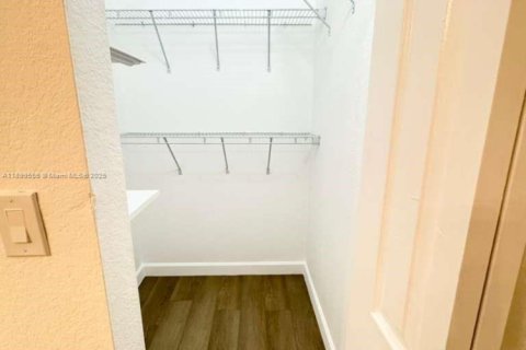 Townhouse in Lauderdale Lakes, Florida 3 bedrooms, 137.31 sq.m. № 1950868 - photo 23