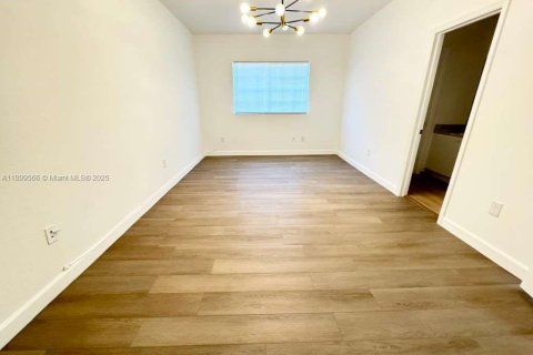 Townhouse in Lauderdale Lakes, Florida 3 bedrooms, 137.31 sq.m. № 1950868 - photo 13