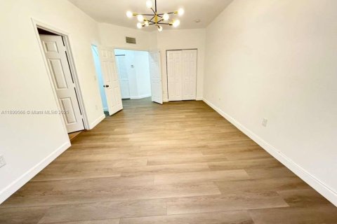 Townhouse in Lauderdale Lakes, Florida 3 bedrooms, 137.31 sq.m. № 1950868 - photo 14