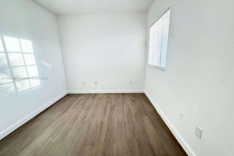 Townhouse in Lauderdale Lakes, Florida 3 bedrooms, 137.31 sq.m. № 1950868 - photo 22