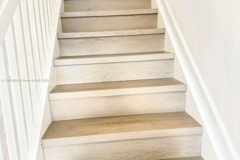 Townhouse in Lauderdale Lakes, Florida 3 bedrooms, 137.31 sq.m. № 1950868 - photo 8