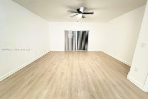 Townhouse in Lauderdale Lakes, Florida 3 bedrooms, 137.31 sq.m. № 1950868 - photo 7