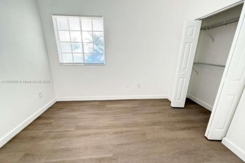 Townhouse in Lauderdale Lakes, Florida 3 bedrooms, 137.31 sq.m. № 1950868 - photo 20