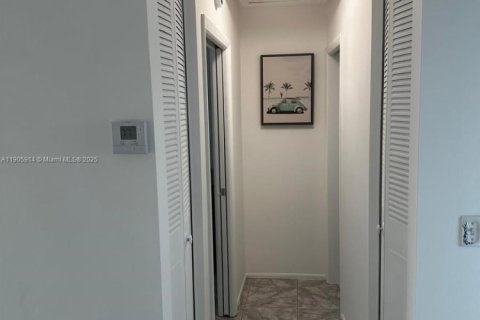 Condo in West Palm Beach, Florida, 1 bedroom № 1956644 - photo 8