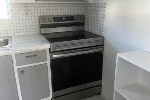 Condo in West Palm Beach, Florida, 1 bedroom № 1956644 - photo 4