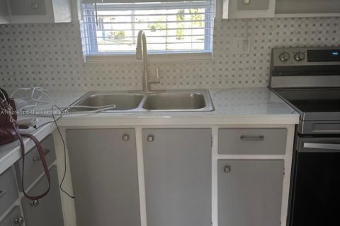 Condo in West Palm Beach, Florida, 1 bedroom № 1956644 - photo 3