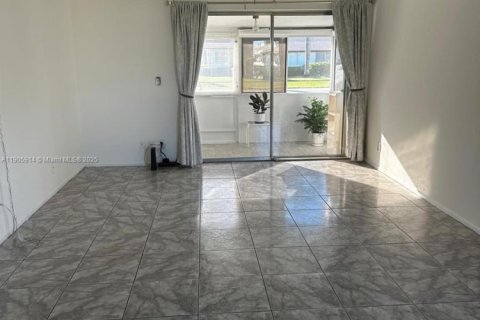 Condo in West Palm Beach, Florida, 1 bedroom № 1956644 - photo 2